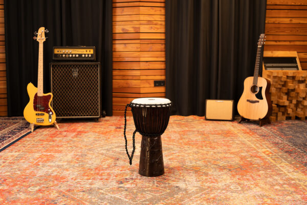 MEINL Percussion Professional African Style Djembe 26 cm - Village Carving - Imagem 3