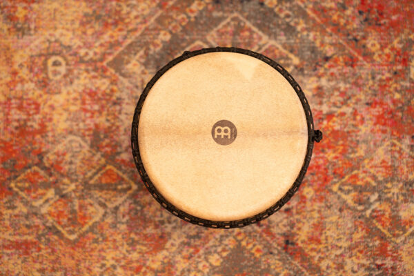 MEINL Percussion Artisan Edition Djembe 36 cm - Deluxe Carving - Imagem 5
