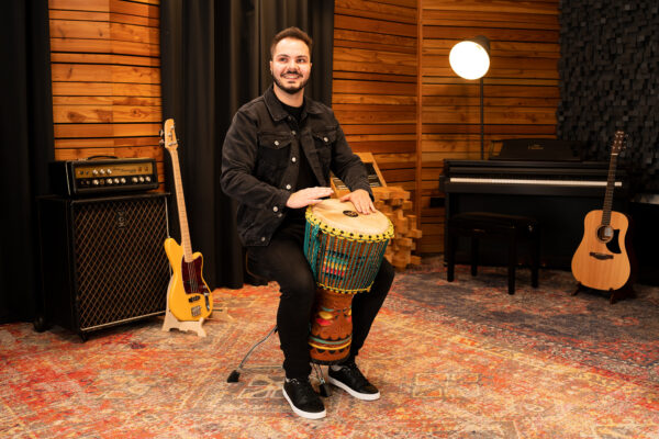 MEINL Percussion Artisan Edition Tongo Carved Djembe - 12” - Imagem 6