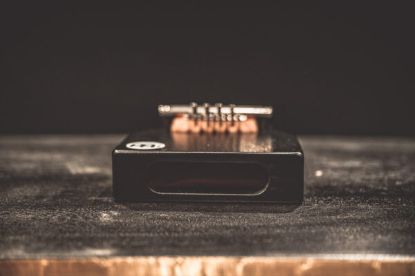 MEINL Percussion Hollow Series Wah-Wah Kalimba - a'/c"/c'/a'/A/f'/e'/e"/b' - Imagem 5