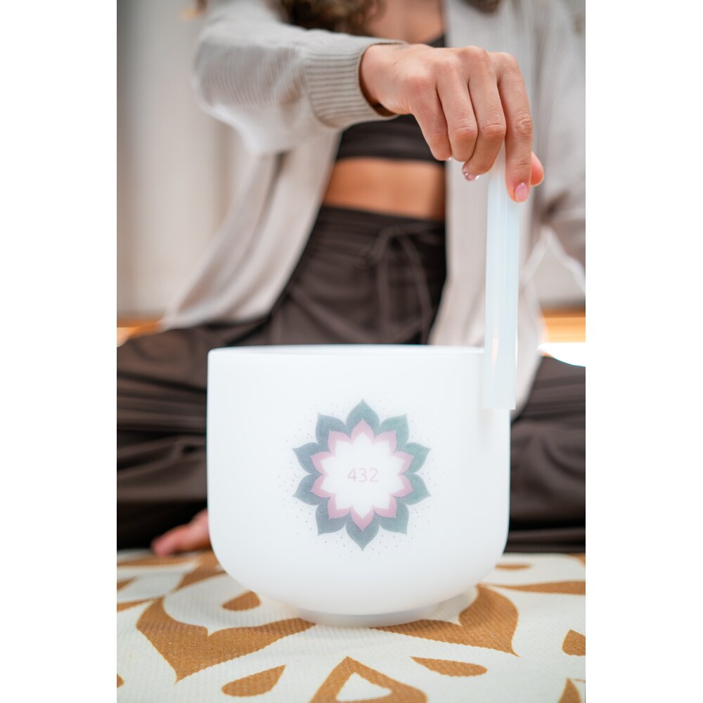 9" CRYSTAL SINGING BOWL, 432 HZ, NOTE A4, LOTUS FLOWER - Imagem 7