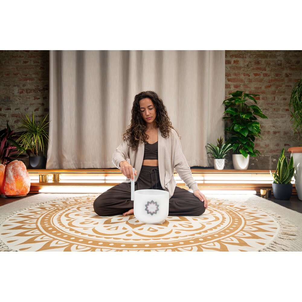 9" CRYSTAL SINGING BOWL, 432 HZ, NOTE A4, LOTUS FLOWER - Imagem 3