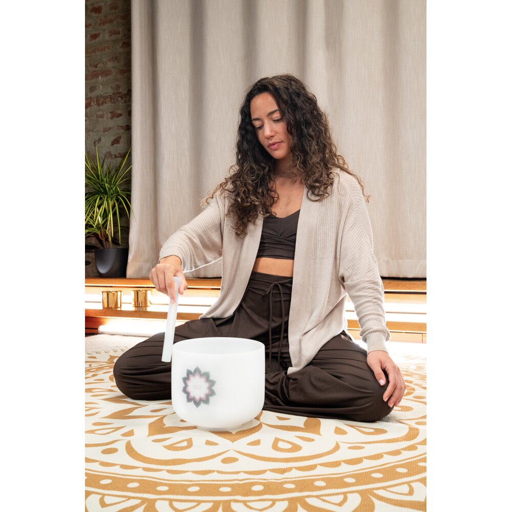 9" CRYSTAL SINGING BOWL, 432 HZ, NOTE A4, LOTUS FLOWER - Imagem 5